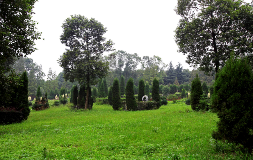 成都北面哪些公墓有节地生态葬：壁葬、草坪葬、树葬、花坛葬？